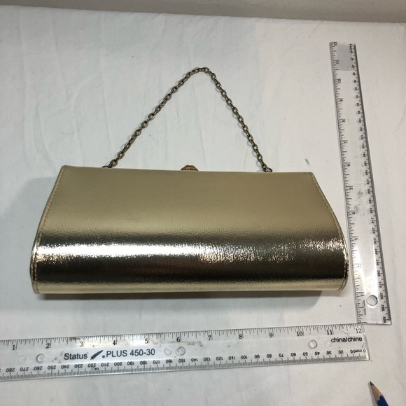 Vintage Metallic Gold Bag, with chain, small inside pocket, nice jewelry closure - Picture 3 of 12